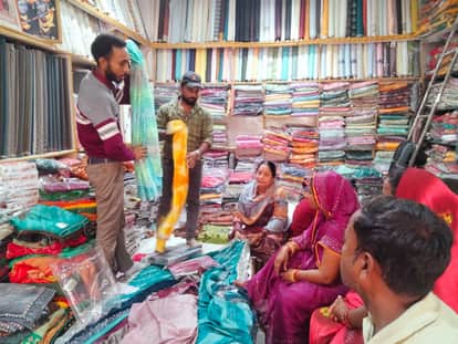 Blazers and Banarasi sarees are attracting attention in the wedding season.