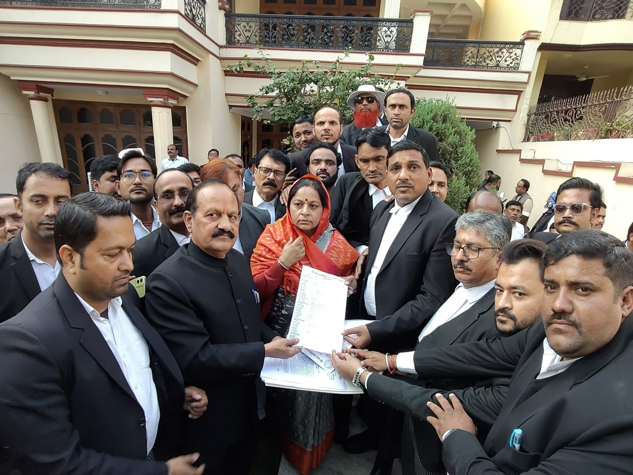 Lawyers protest demanding High Court bench, surround MP's residence