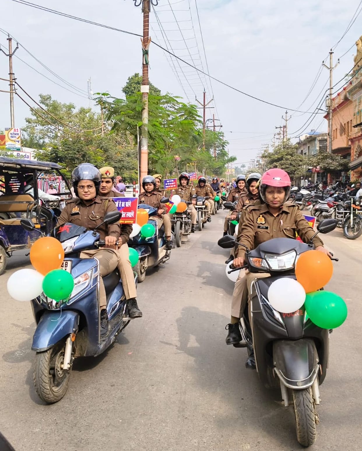 Police personnel organised a traffic awareness rally.