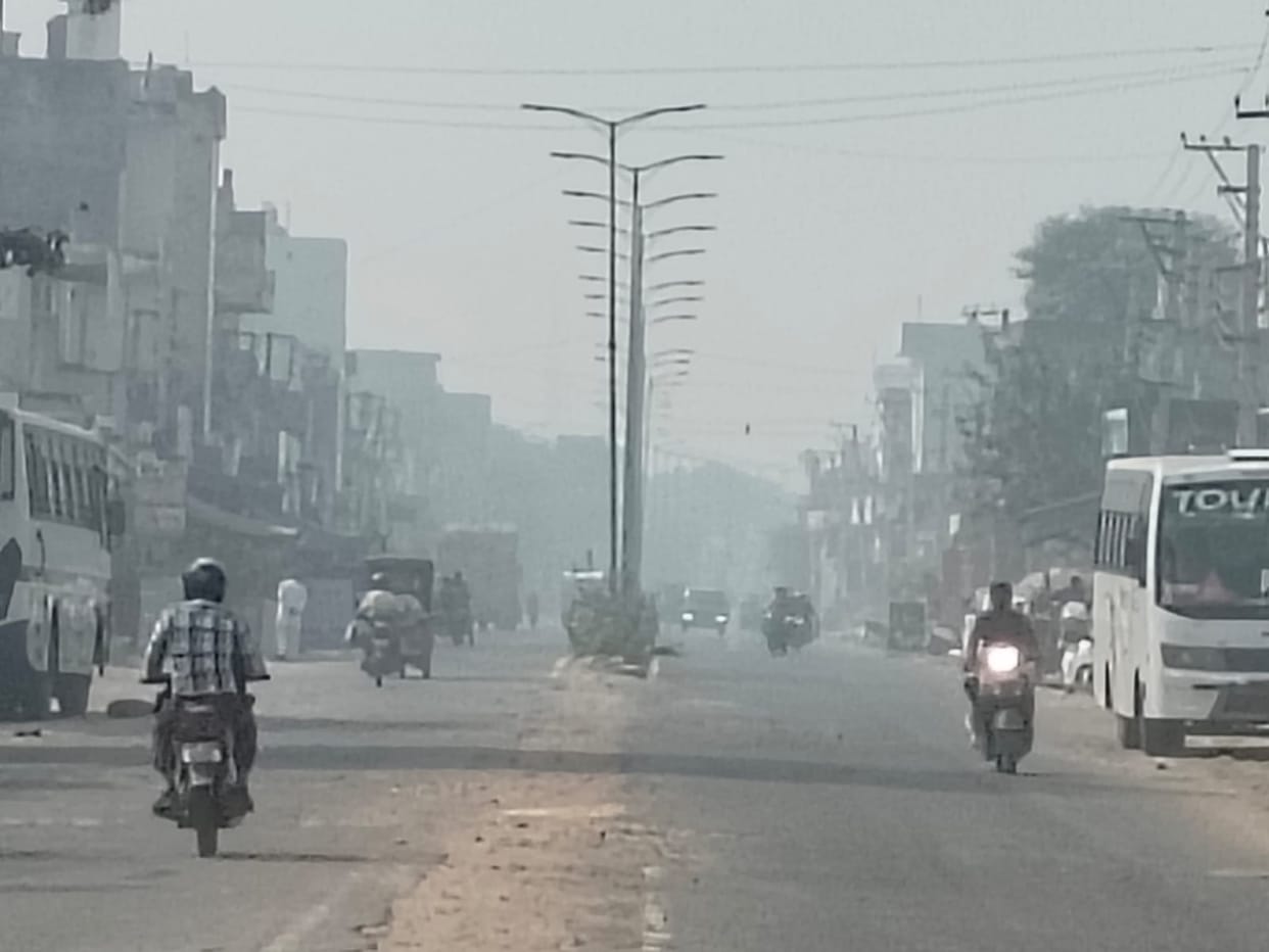 District unable to come out of red zone, AQI reaches 348