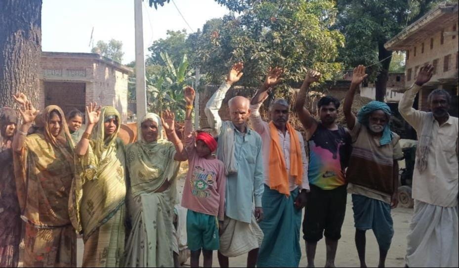 Accused of not giving ration, protest