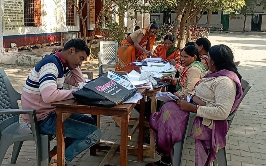 Entry of family members on female BLO duty raises questions on election process