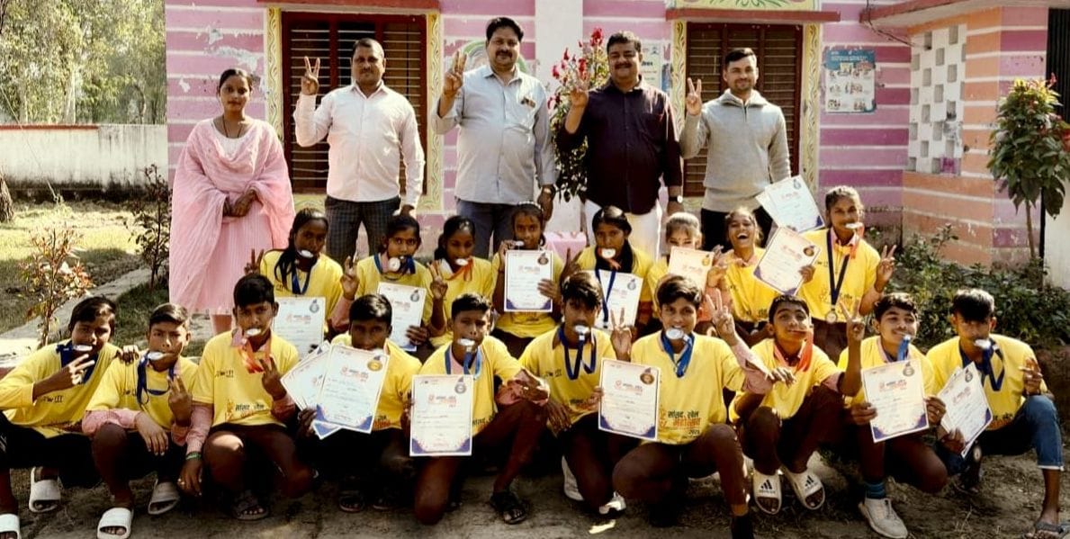 Siddharthnagar News: Winning teams of the sports festival were honored in the school