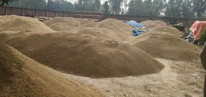 Allegations of discrimination in the weighing of paddy have led to growing anger among farmers.