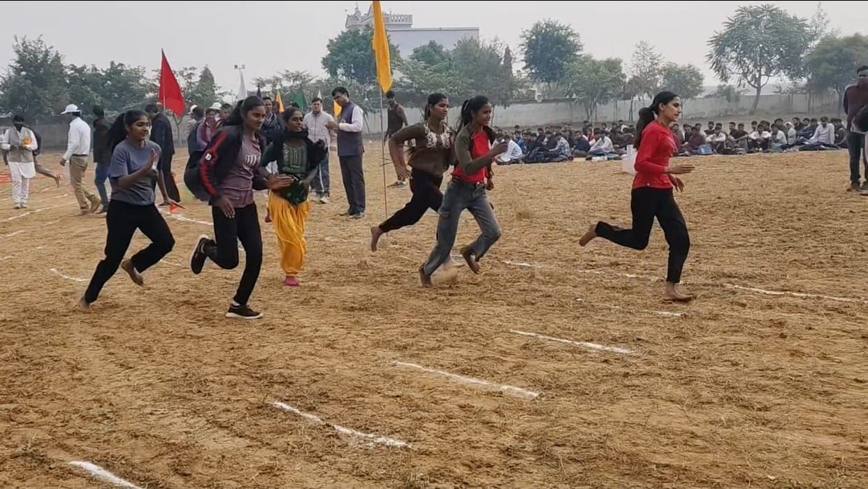 Saket Yadav and Nikita were selected as the best athletes.