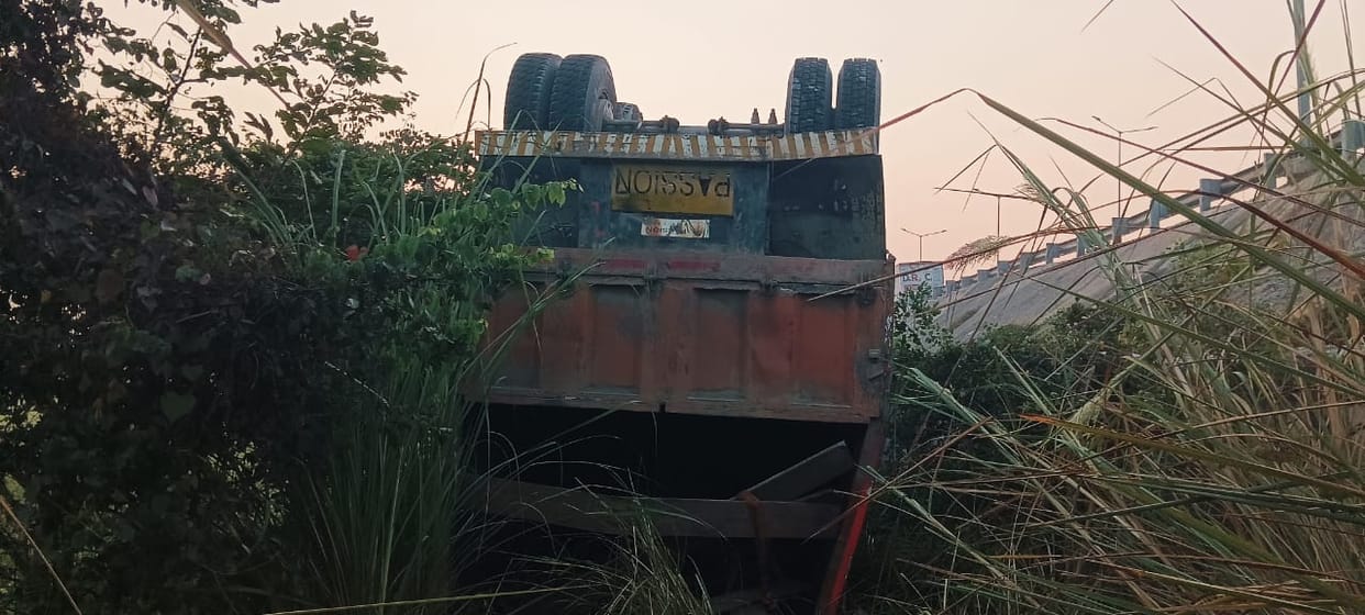 MAINPURI NEWS TRUCK ACCIDENT