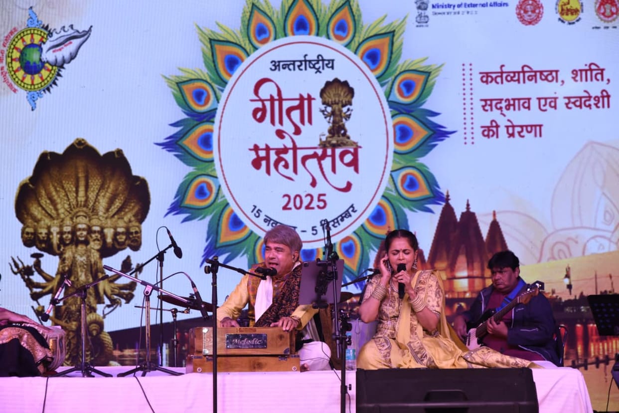 The gathering was filled with hymns related to the life of Shri Krishna.