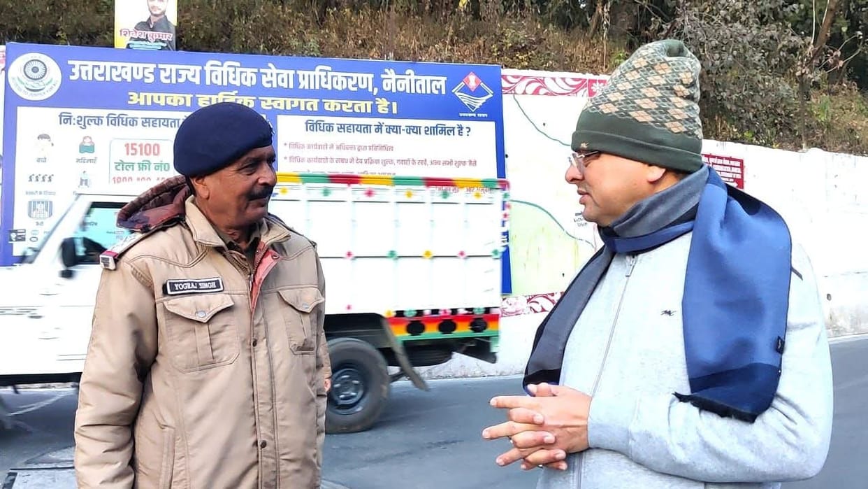 The Chief Minister, who went out for a morning walk, made tea for the people.