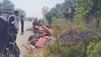 Three people injured in a carriage collision with a truck