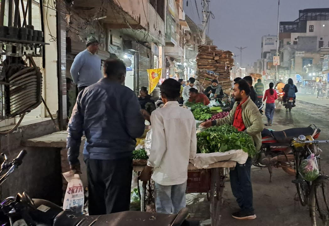 Railway Road was occupied by hawkers in the afternoon.