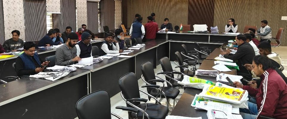 Voters are in a dilemma, sweating it out while filling up SIR forms.