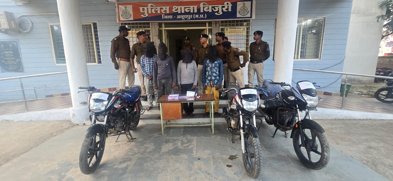 पुलिस गिरफ्त में आरोपी