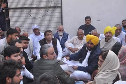 What good will the five lakh rupees do if the son is no more? An indoor stadium should be built in Hardik's name.