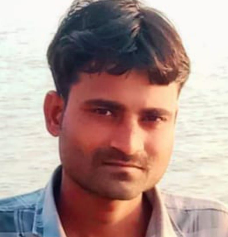Brother-in-law and brother-in-law riding a bike died after being hit by a vehicle.