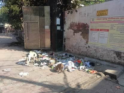 Cleaners' strike, dirt spread in the district hospital