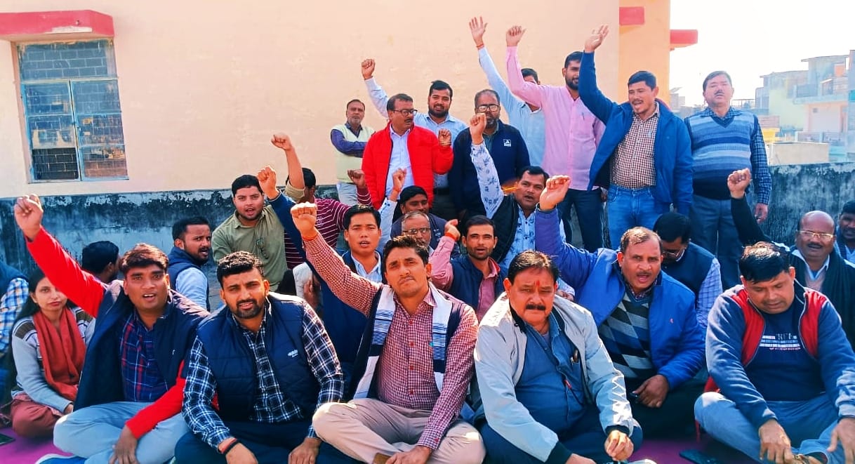 Lekhpals demonstrated in tehsils
