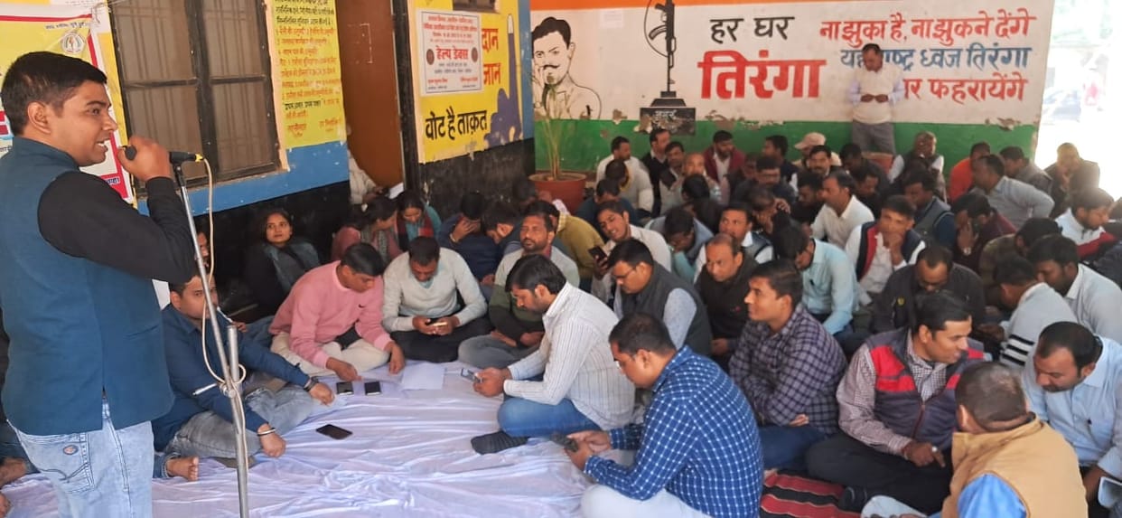 Lekhpals staged a sit-in protest against the Fatehpur incident.