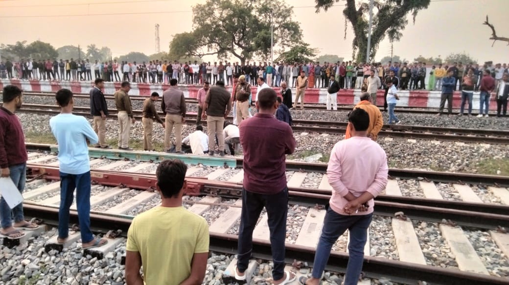 Her companion tried to stop her but the girl jumped in front of the train.