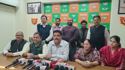 Mayor and councillors face off over illegal colony and Khasra approval