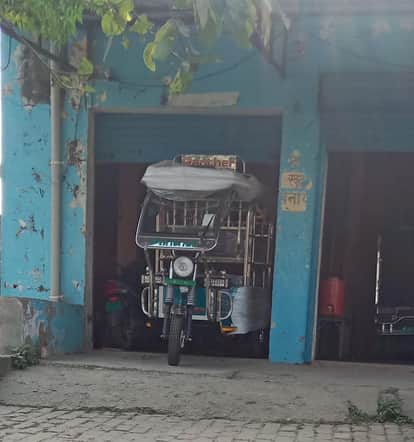 Increased demand for e-rickshaws, business booms