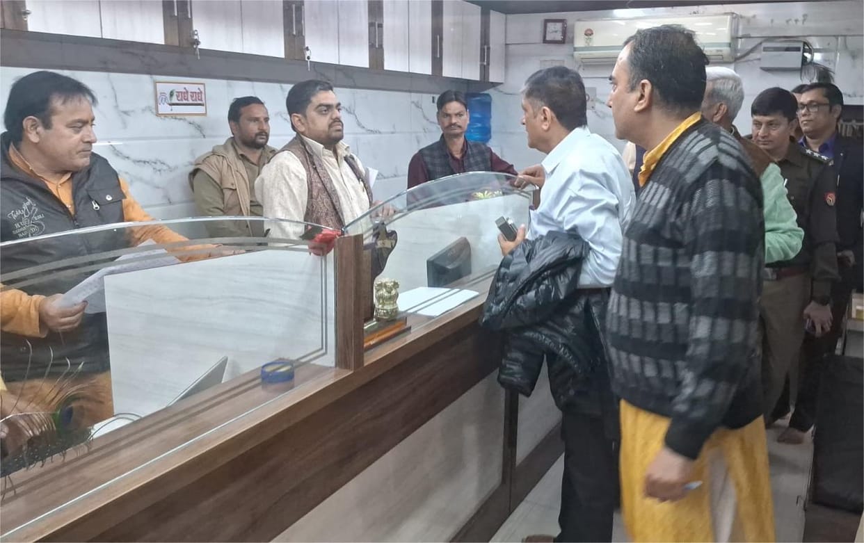 Before the New Year, devotees will be able to enter the Shri Banke Bihari Temple through a railing.