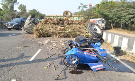 A trolley full of sugarcane overturned after colliding with a truck, splitting it in two.