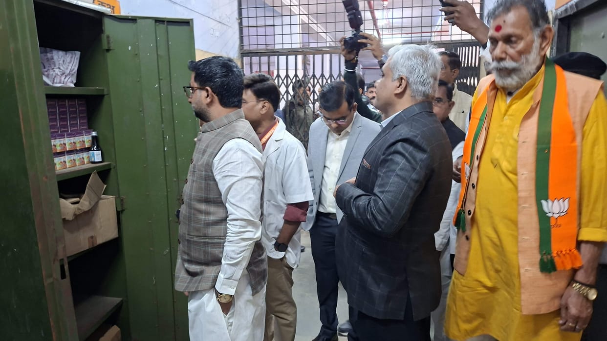 Doctors will be prosecuted for prescribing medicines from outside, the minister in charge said during the inspection.