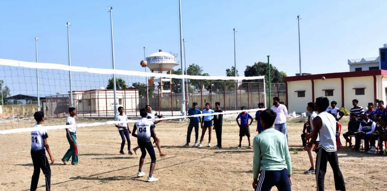 Kadar Chowk Higher Primary School topped in the sub-junior girls category.