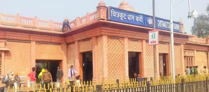 Major mishap averted at Chitrakoot Dham Karvi station as tin sheet hits Sampark Kranti engine