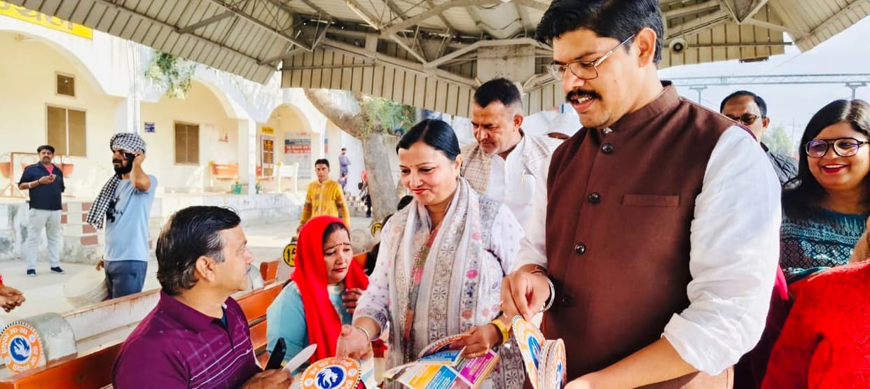 The message of Swadeshi was given to the public at the railway station