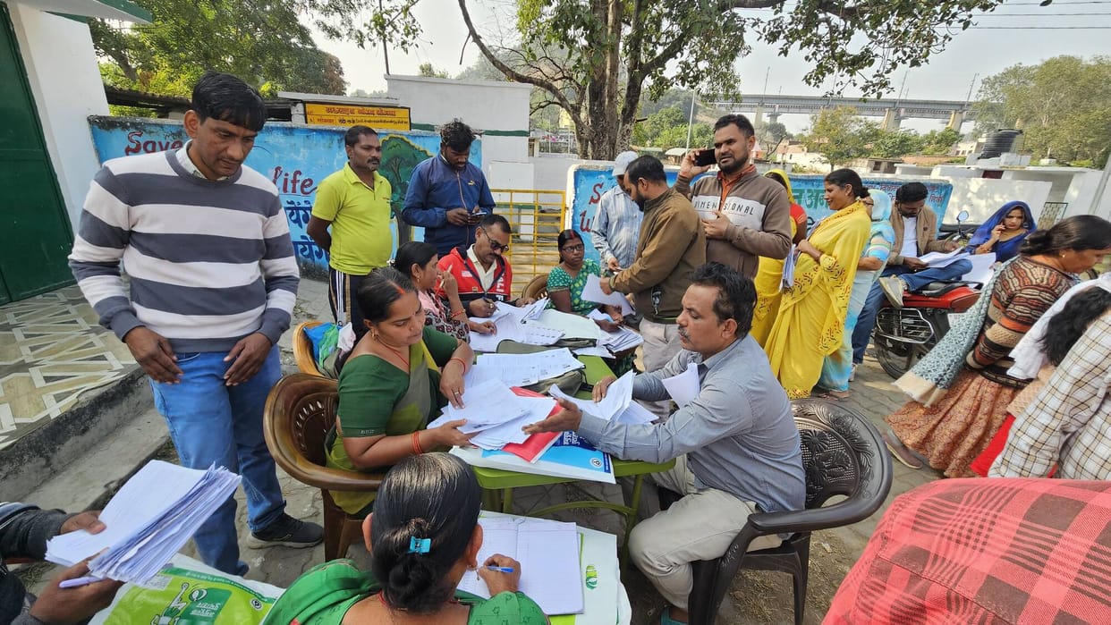 Voters are making rounds of booths as they did not receive the SIR form.