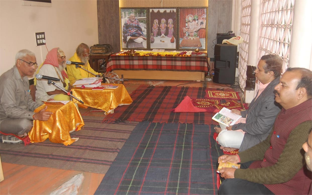 Devotees celebrated Baba Neeb Karori's birth anniversary with enthusiasm.