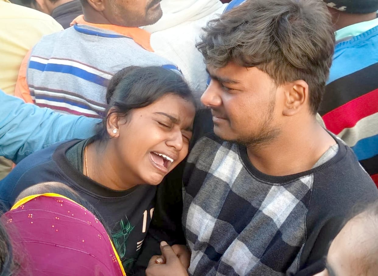 Four bodies were cremated on two pyres, and the screams terrified the people.