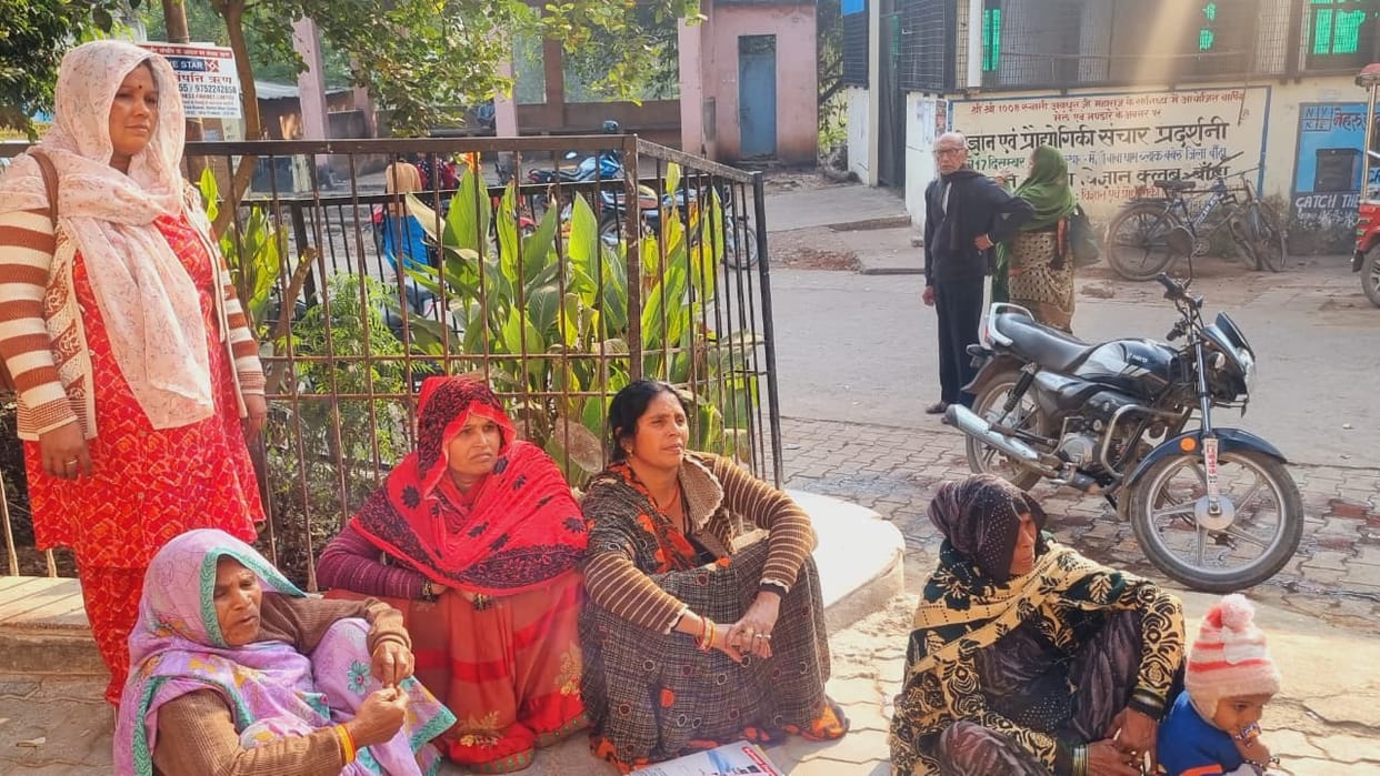 Mother and child's condition deteriorates during home delivery, infant dies