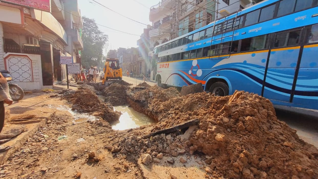Pipeline leakage in DM Colony for three days, increasing problems
