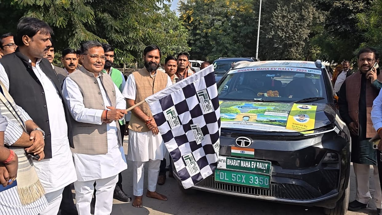 mainpuri news tourism minister electric vehicle