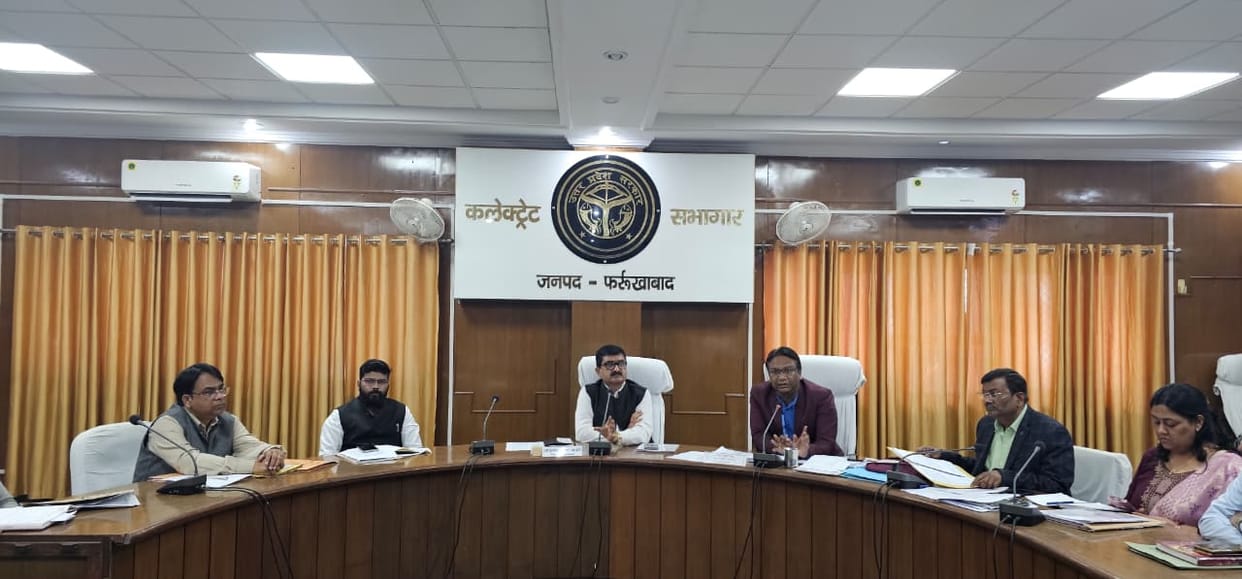 465 crore rupees will be spent to build a 49 km embankment along the Ganga.