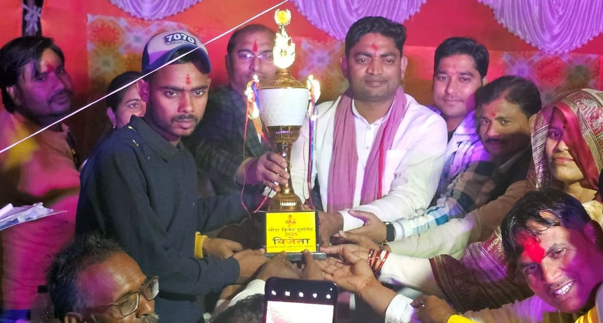 Mauranipur team won the final in the super over.