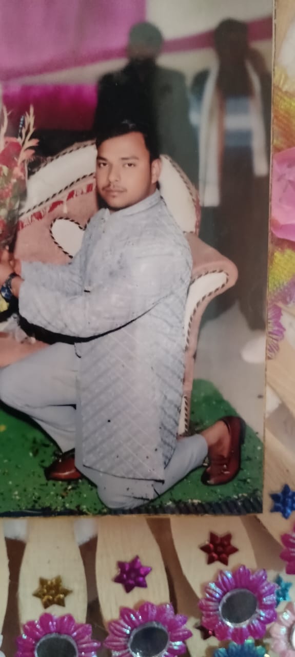 Two friends from Mohammadabad died in a truck collision in Etah.