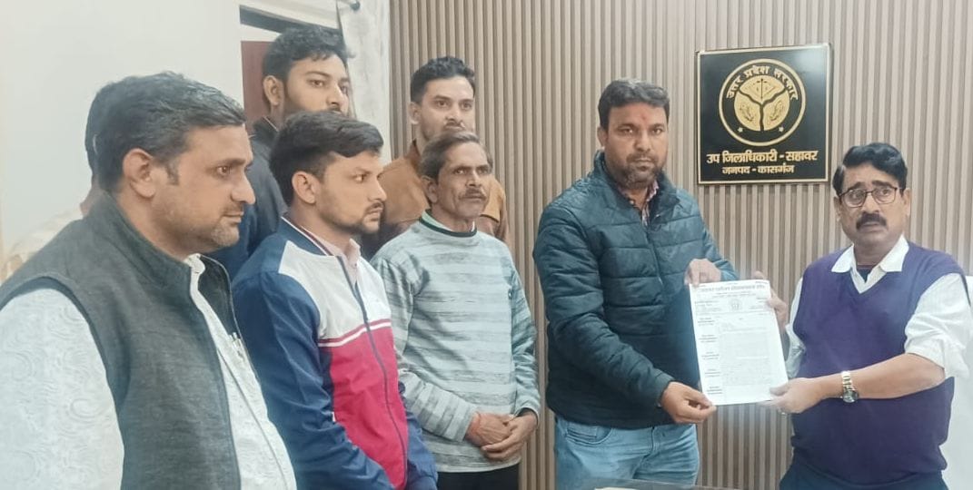 Angry over the death of a colleague, accountants staged a protest in the tehsils.