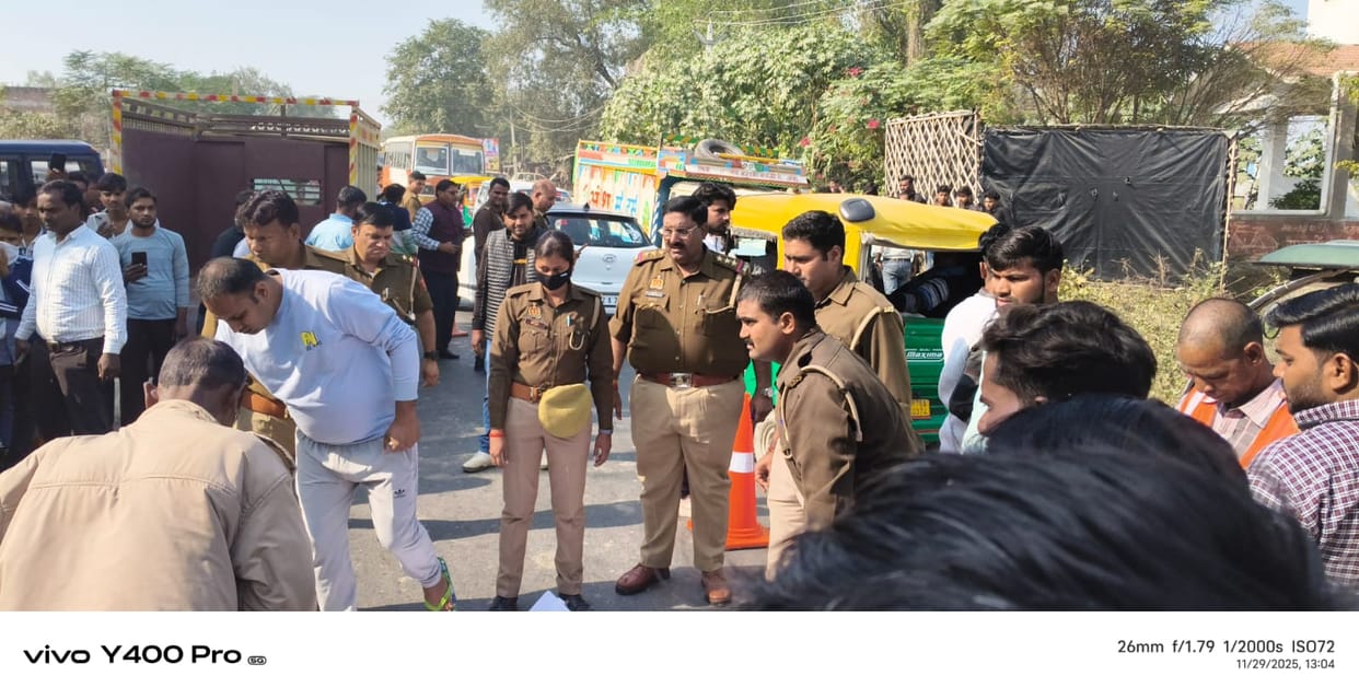 mainpuri news road accident old lady death