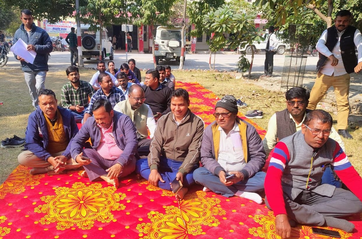 Lekhpals boycotted work