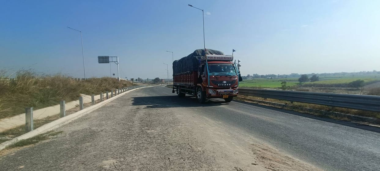 Despite the restrictions, there are cuts at many places on the expressway.