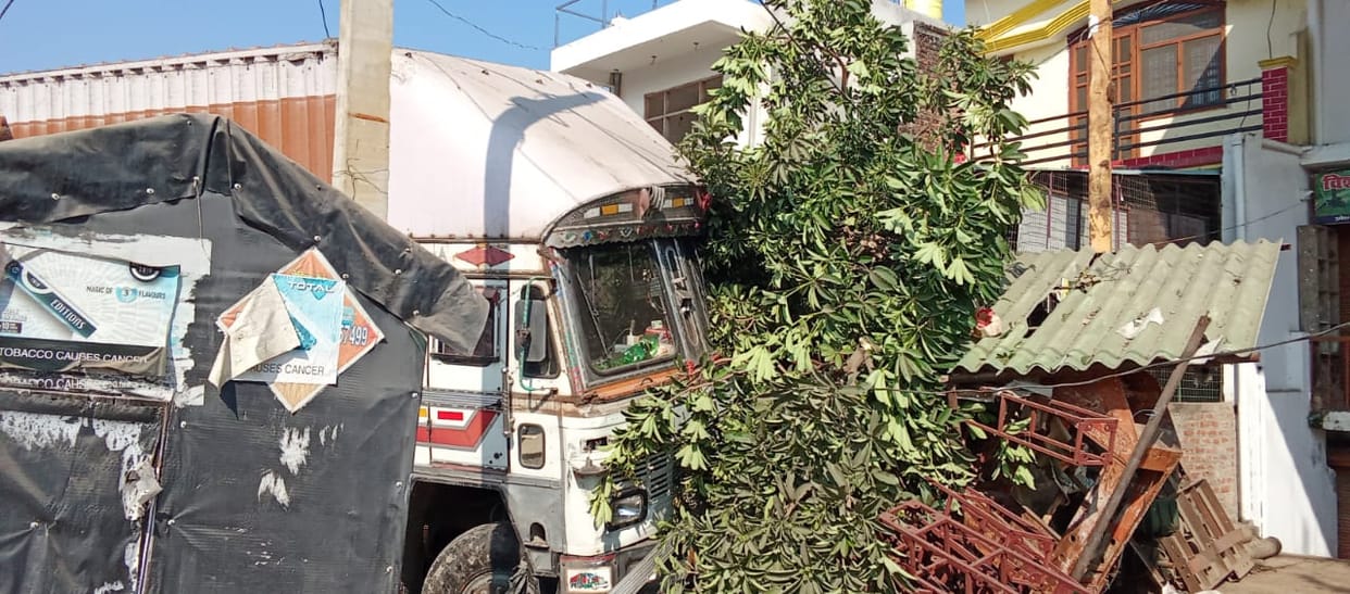 Truck rammed into tea shop, people survived
