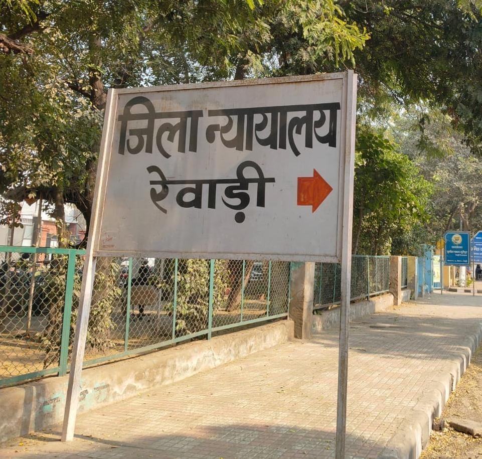 Court imposes fine for parking vehicle in no-parking zone at railway station