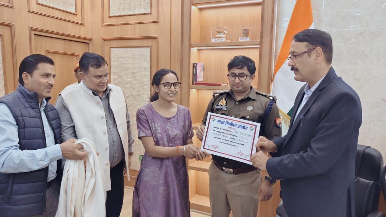 Four BLOs honored for their excellent work in SIR