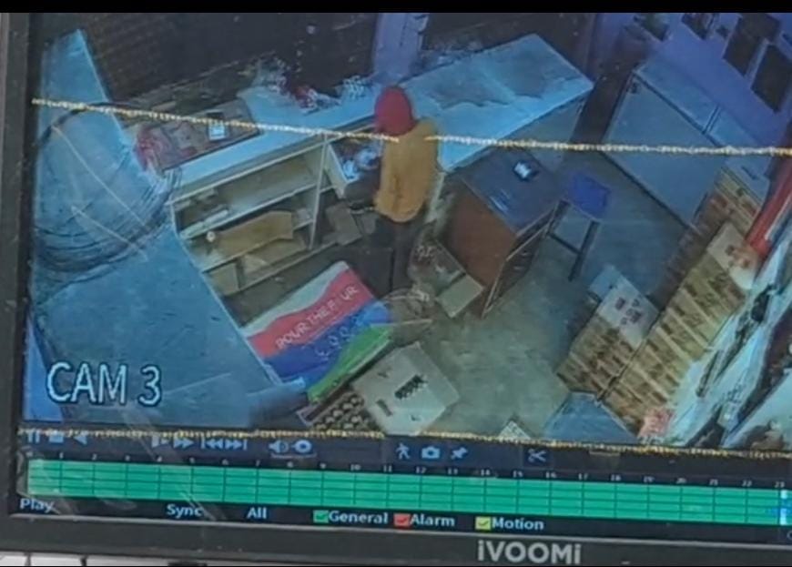 Thief steals Rs 1.40 lakh from composite liquor shop