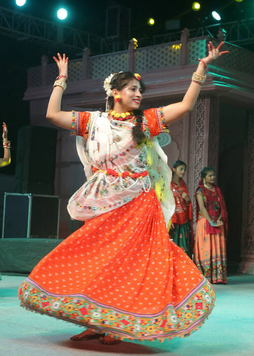 Brahma Sarovar painted in rainbow colours, International Gita Mahotsav becomes a grand confluence of culture and crafts