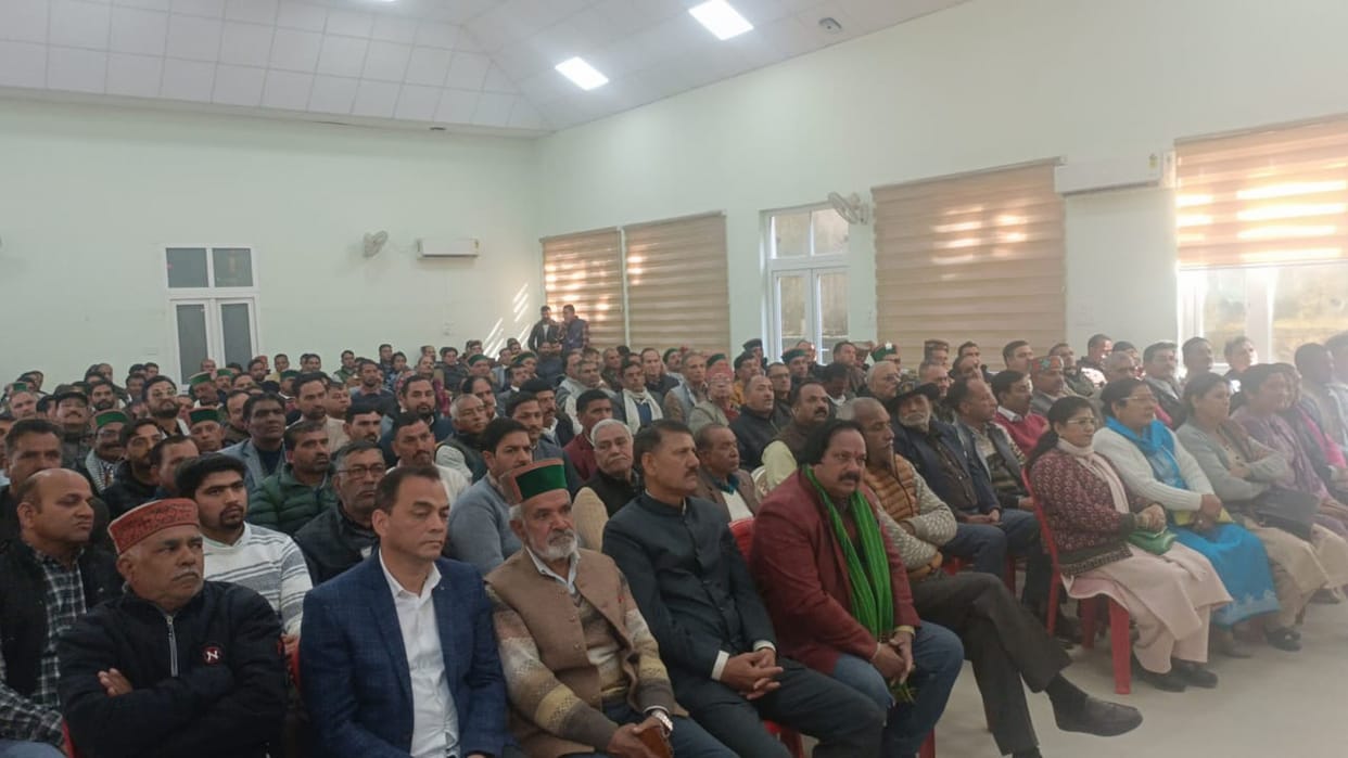 Co-observer met Congress workers, took their pulse