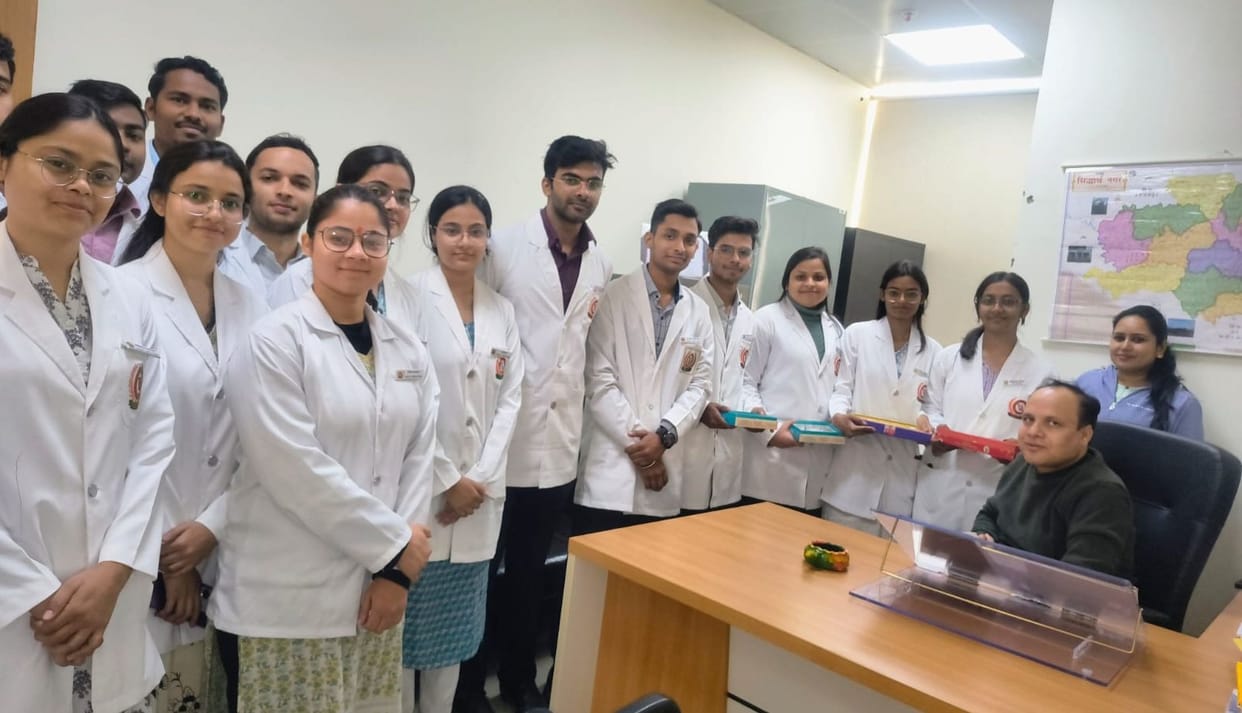 Siddharthnagar News: Ananya Gupta tops in MBBS first year